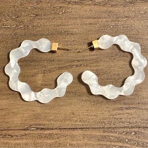 Vintage Look Art Deco Style Lucite Round Hoop Design White Earrings Jewelry NEW